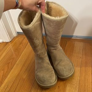 UGG boots - womens 9